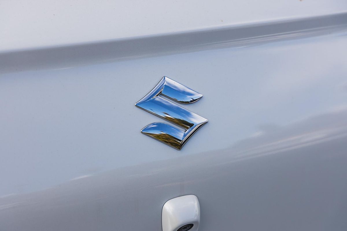 2024 Suzuki Swift Hybrid UZ