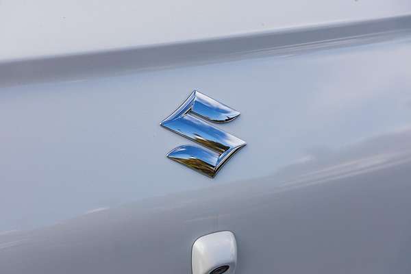 2024 Suzuki Swift Hybrid UZ