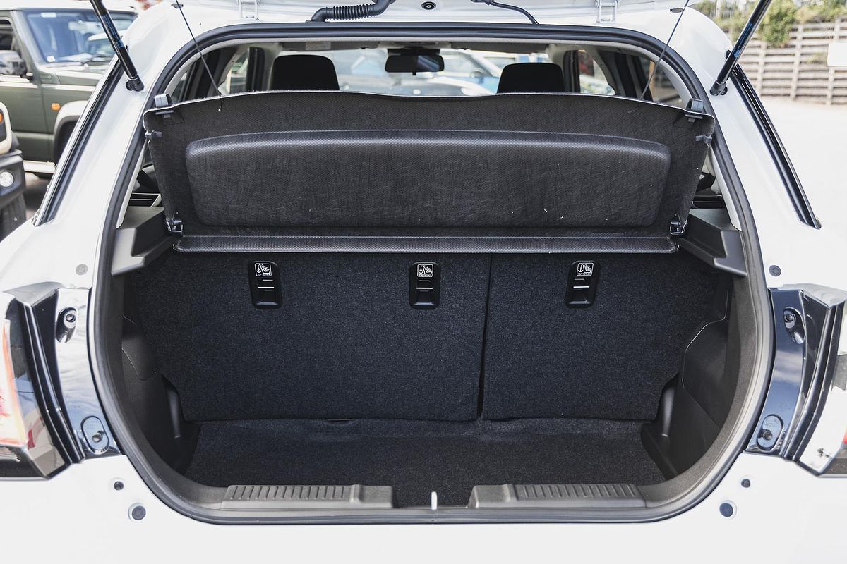 2024 Suzuki Swift Hybrid UZ