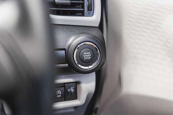 2024 Suzuki Swift Hybrid UZ