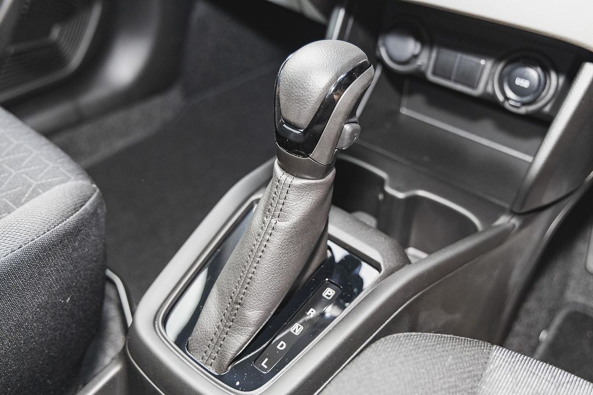 2024 Suzuki Swift Hybrid UZ