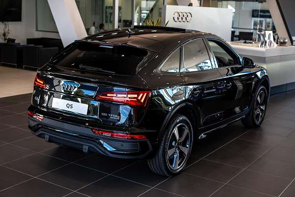 2024 Audi Q5 55 TFSI e S line FY