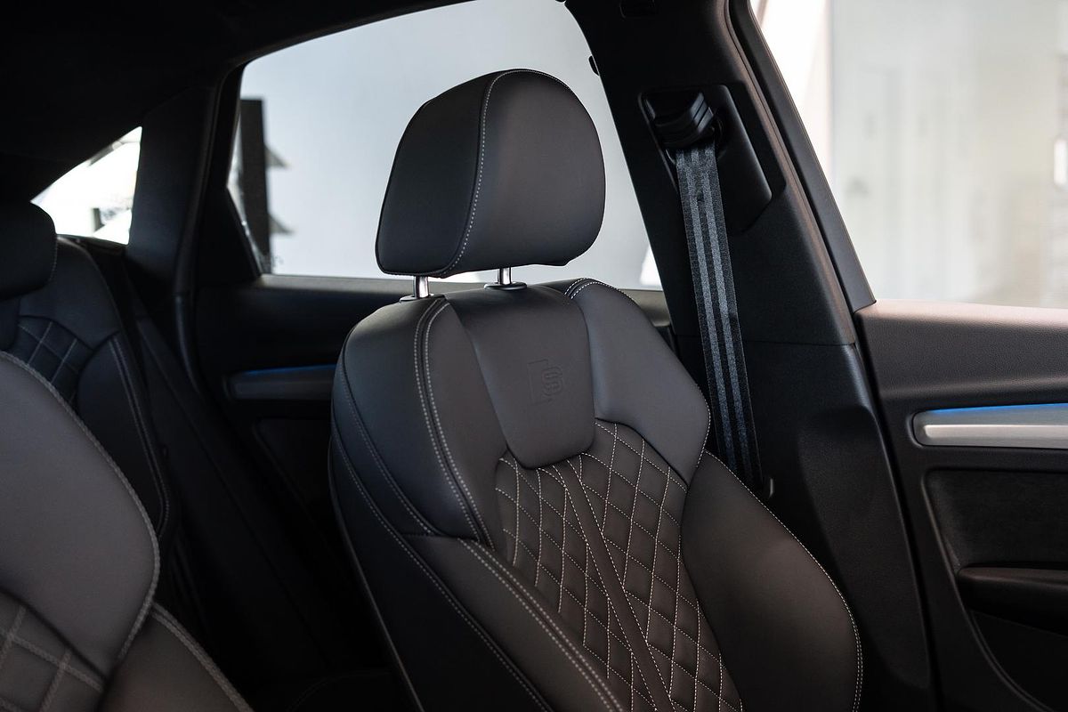 2024 Audi Q5 55 TFSI e S line FY