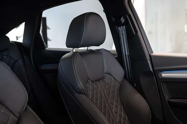 2024 Audi Q5 55 TFSI e S line FY