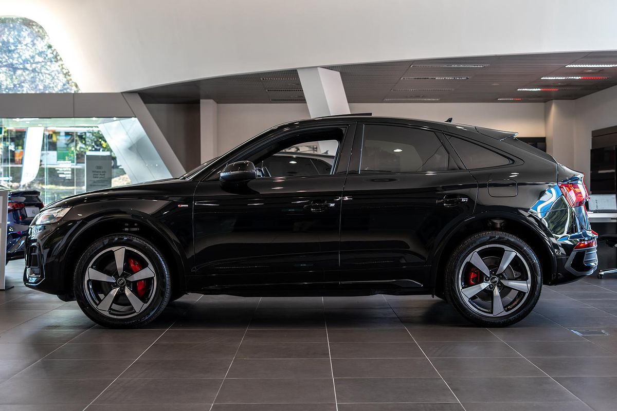 2024 Audi Q5 55 TFSI e S line FY