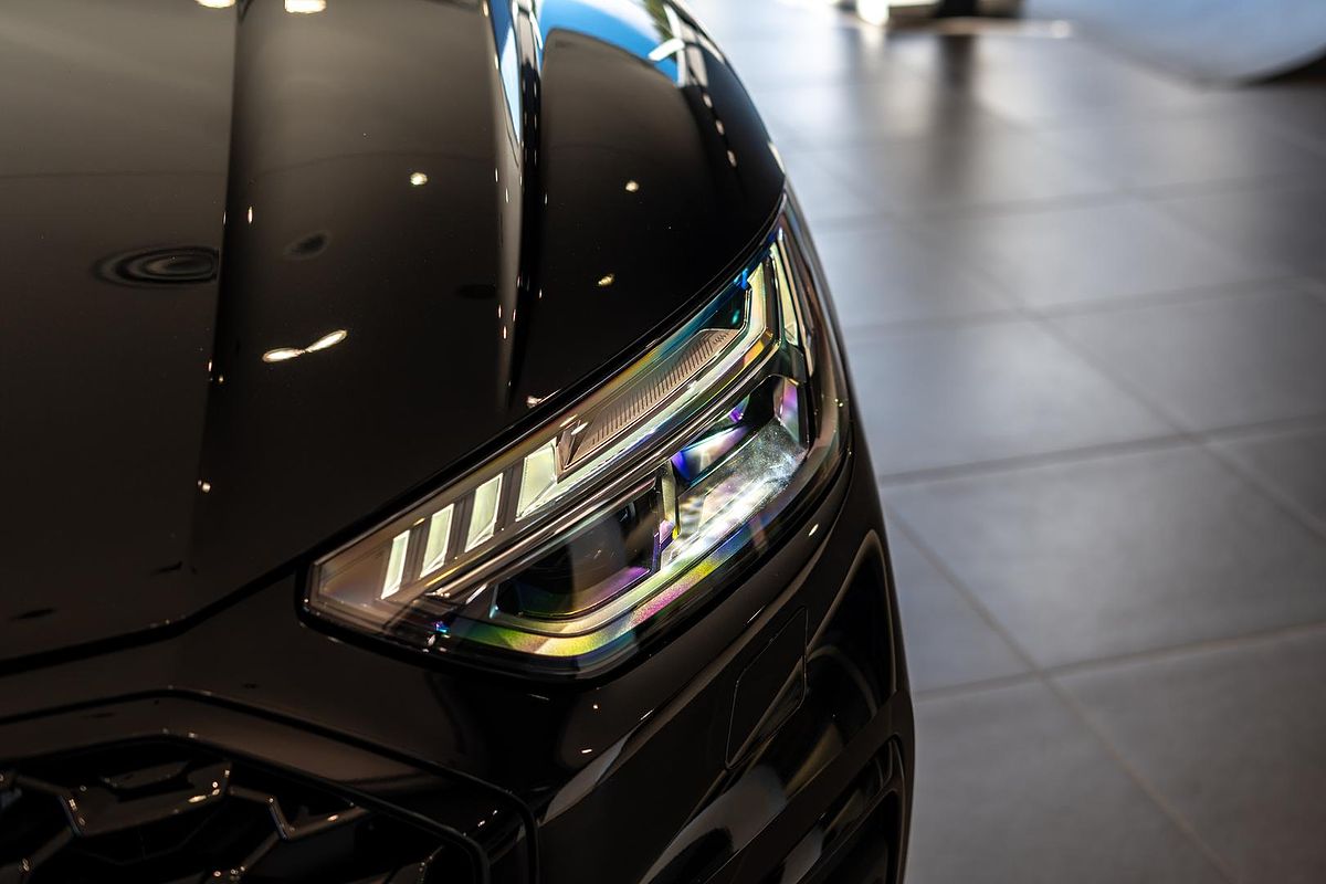 2024 Audi Q5 55 TFSI e S line FY