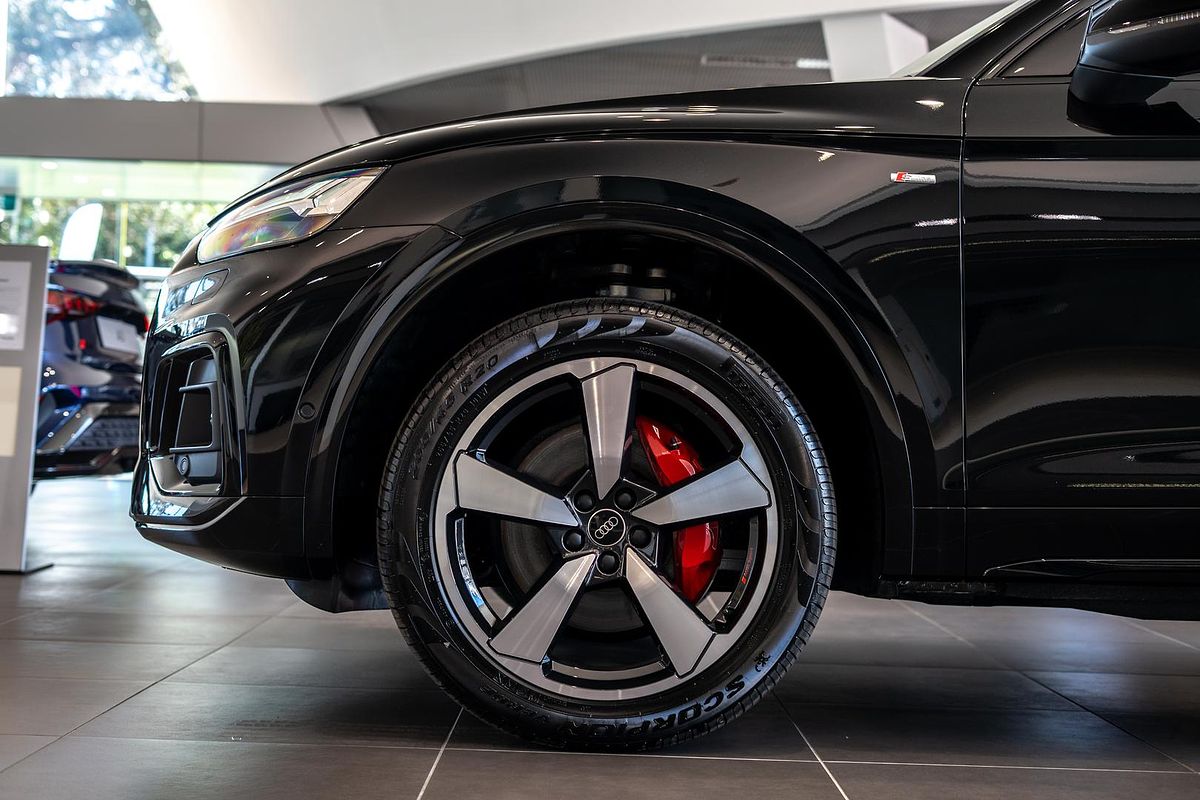 2024 Audi Q5 55 TFSI e S line FY