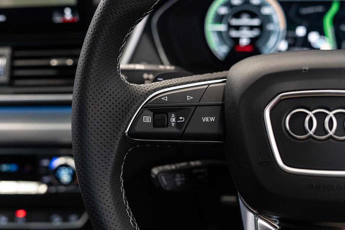 2024 Audi Q5 55 TFSI e S line FY