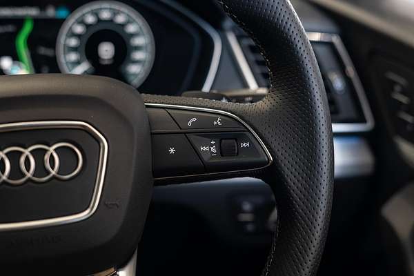 2024 Audi Q5 55 TFSI e S line FY