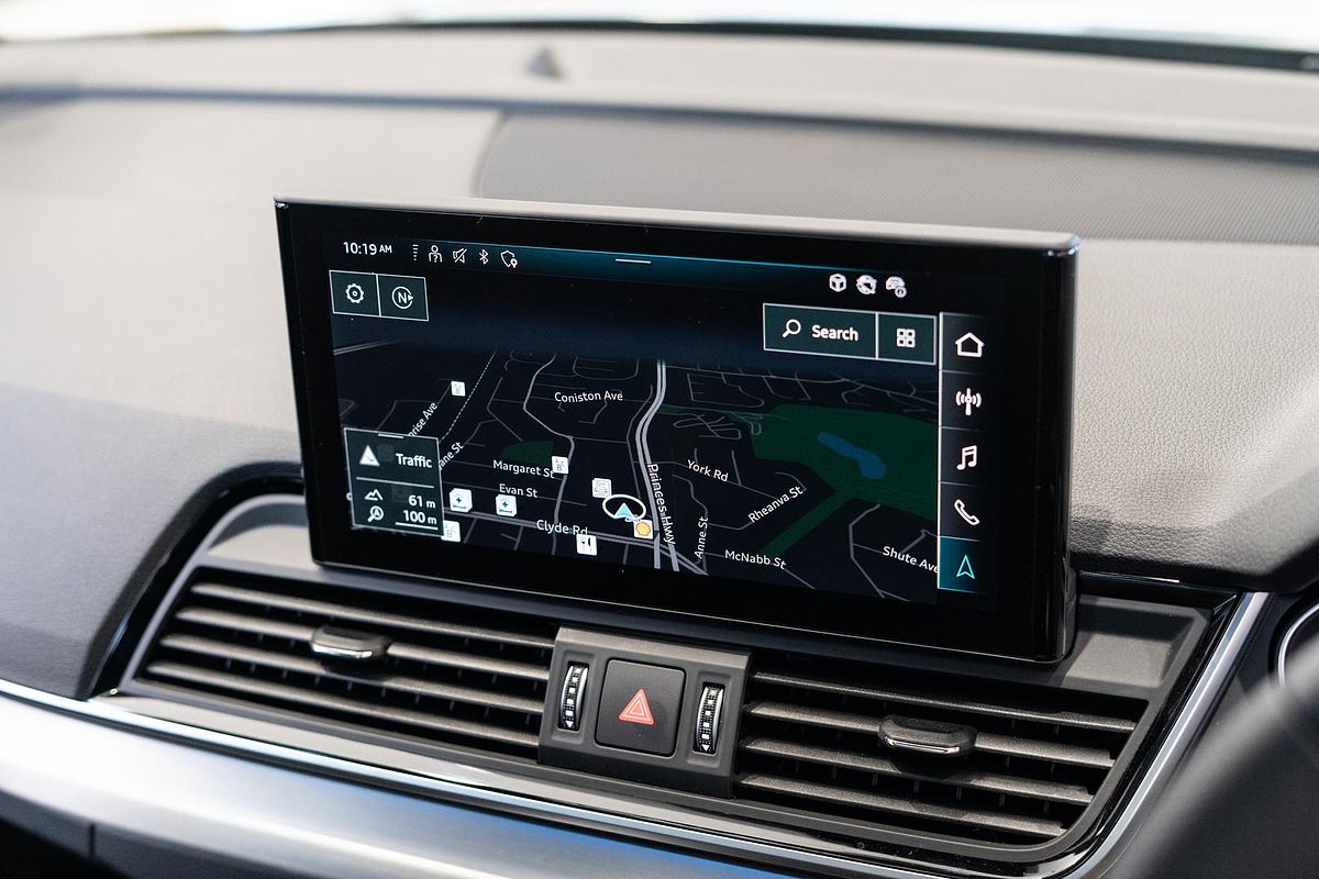 2024 Audi Q5 55 TFSI e S line FY