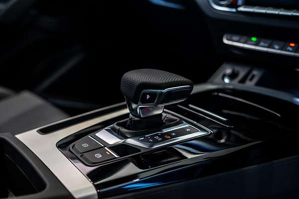 2024 Audi Q5 55 TFSI e S line FY