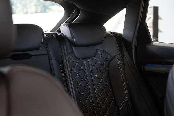 2024 Audi Q5 55 TFSI e S line FY