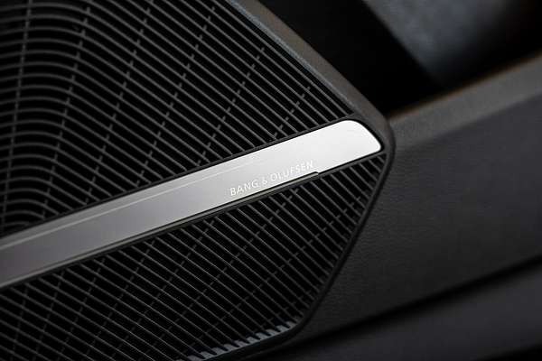 2024 Audi Q5 55 TFSI e S line FY