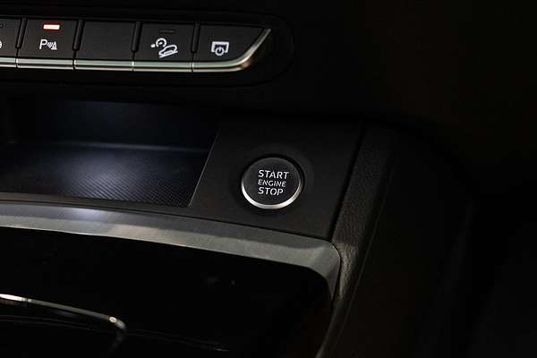 2024 Audi Q5 55 TFSI e S line FY