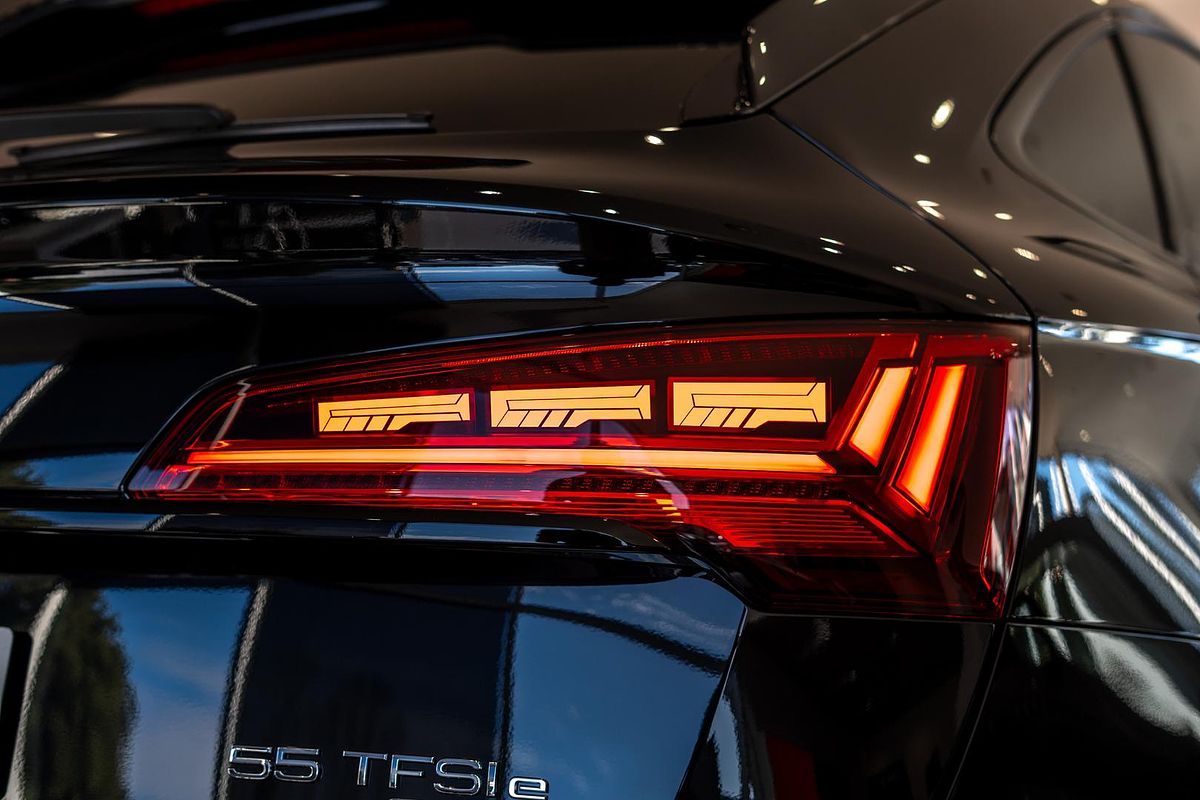 2024 Audi Q5 55 TFSI e S line FY