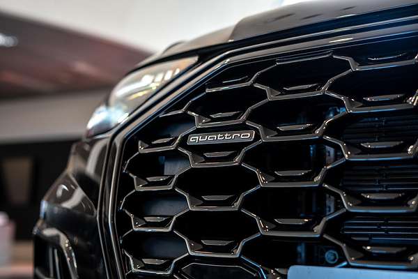 2024 Audi Q5 55 TFSI e S line FY