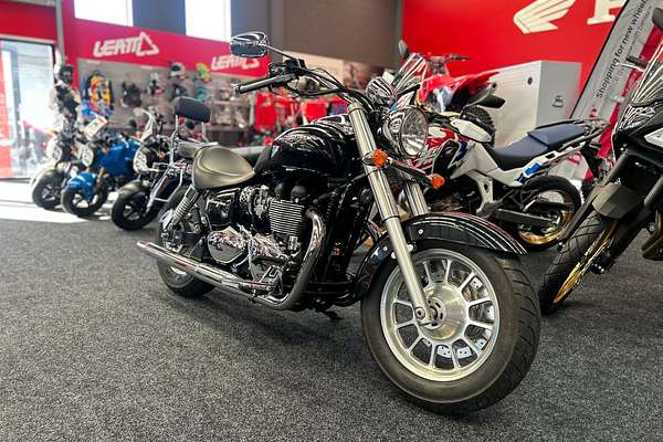 2016 Triumph BONNEVILLE AMERICA