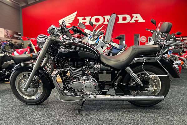 2016 Triumph BONNEVILLE AMERICA