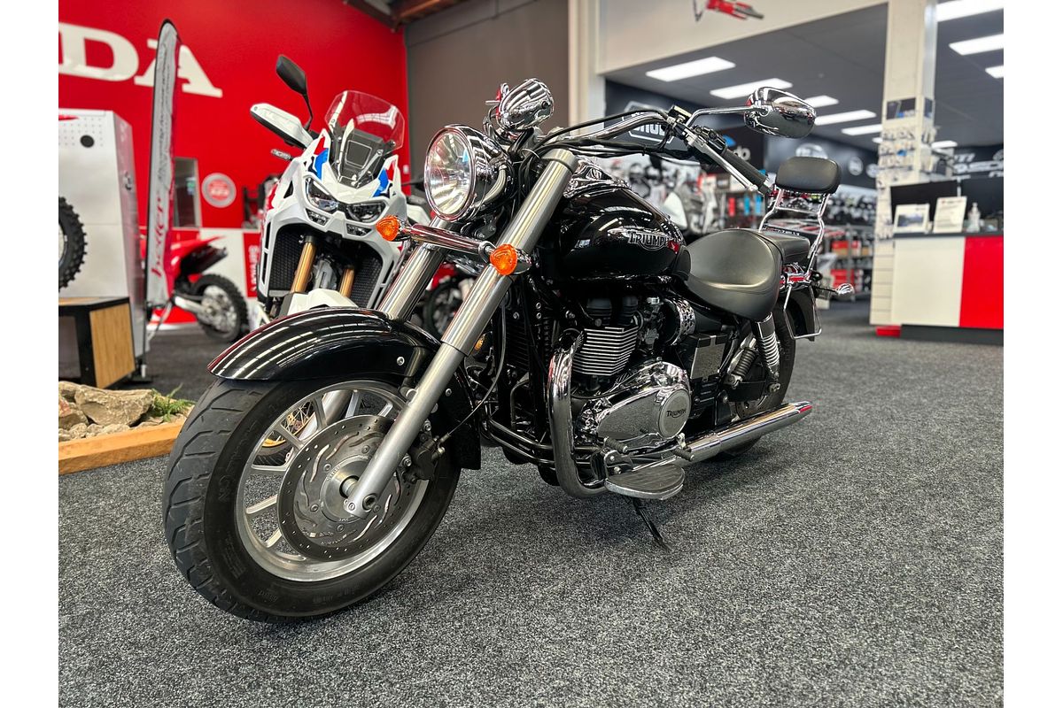2016 Triumph BONNEVILLE AMERICA