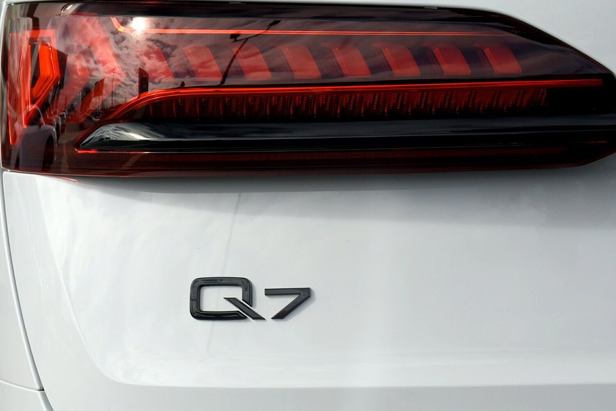 2024 Audi Q7 55 TFSI S line 4M