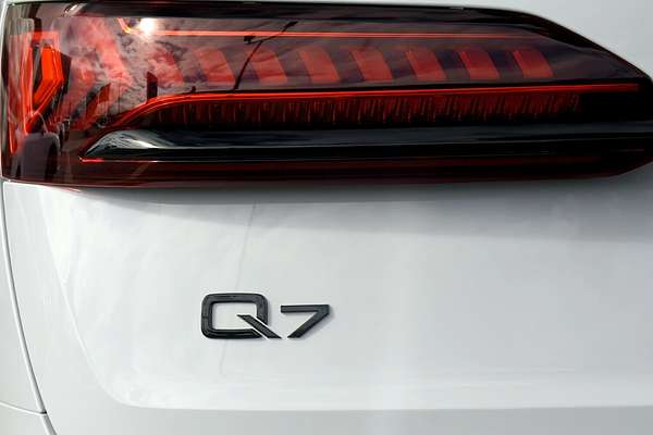 2024 Audi Q7 55 TFSI S line 4M