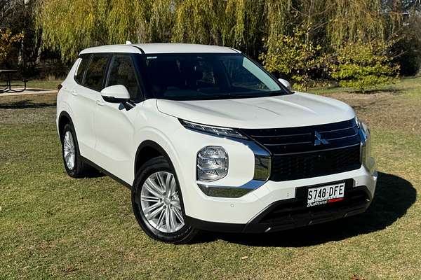 2024 Mitsubishi Outlander ES ZM