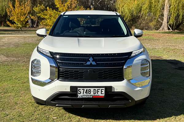 2024 Mitsubishi Outlander ES ZM