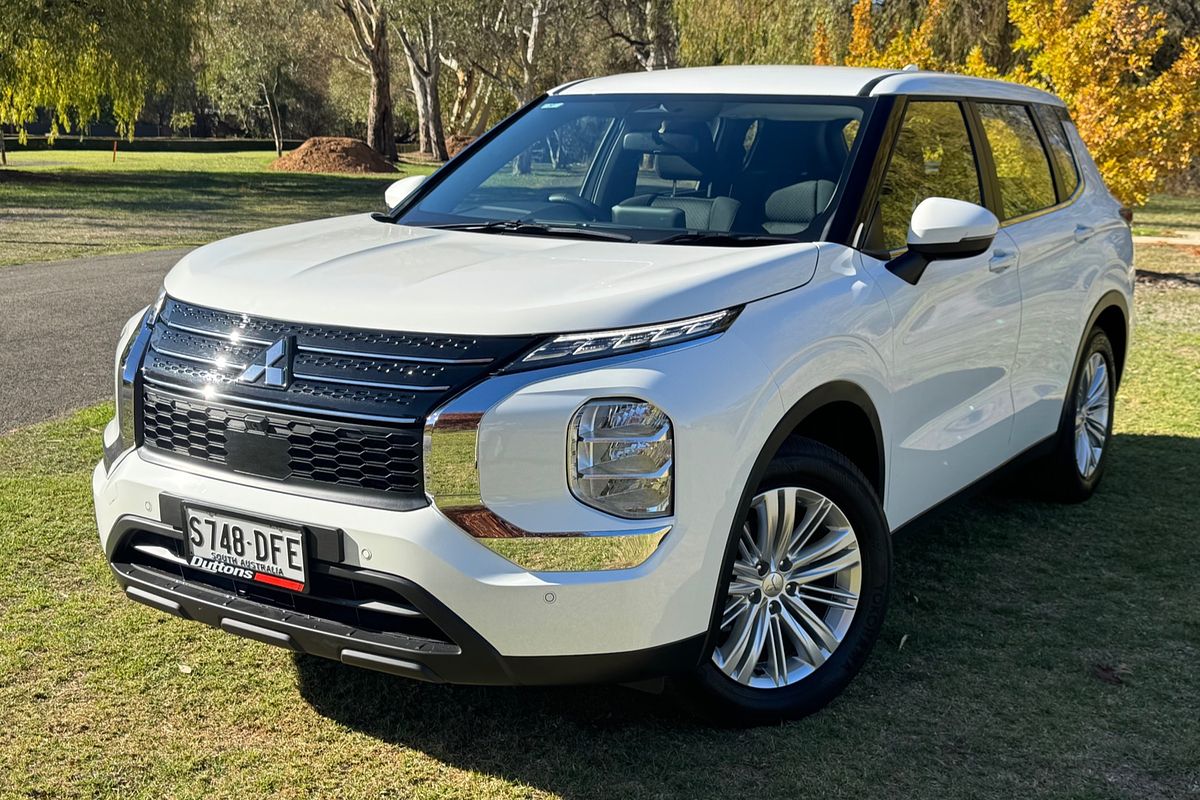 2024 Mitsubishi Outlander ES ZM