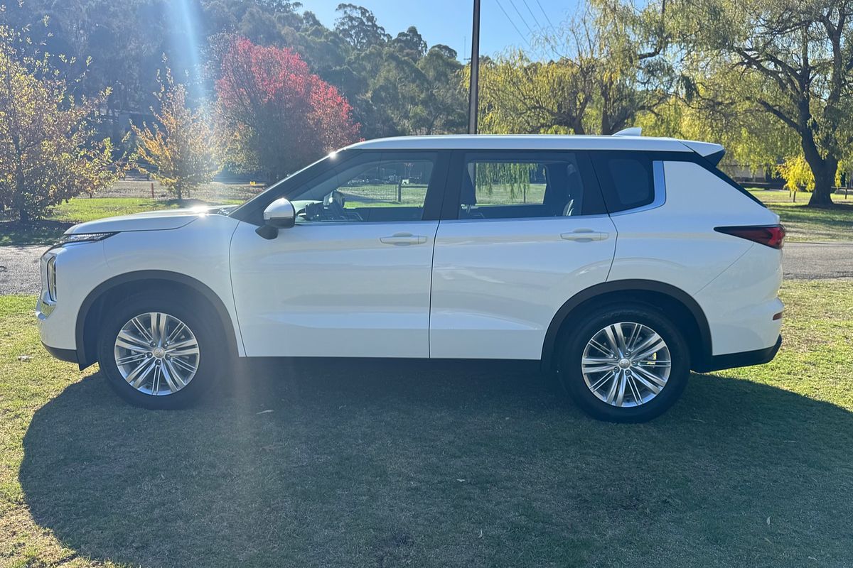 2024 Mitsubishi Outlander ES ZM