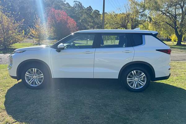 2024 Mitsubishi Outlander ES ZM
