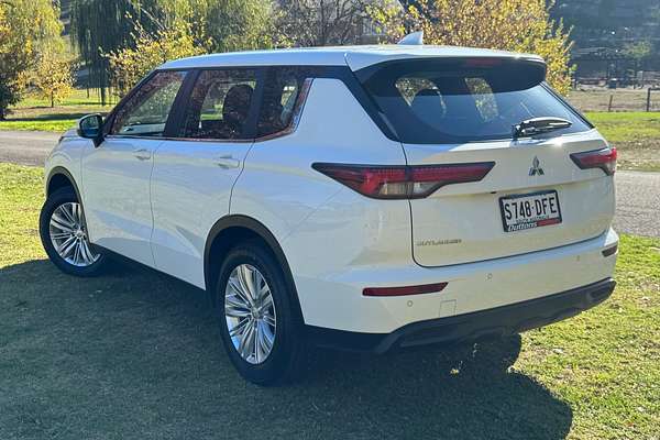 2024 Mitsubishi Outlander ES ZM