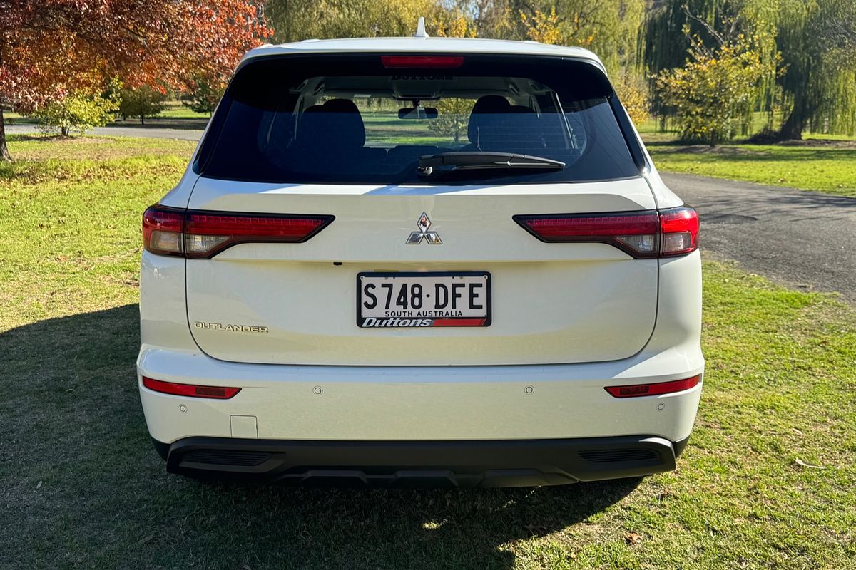 2024 Mitsubishi Outlander ES ZM