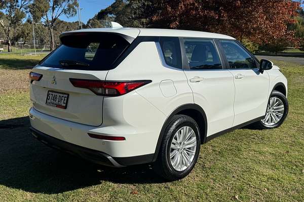 2024 Mitsubishi Outlander ES ZM