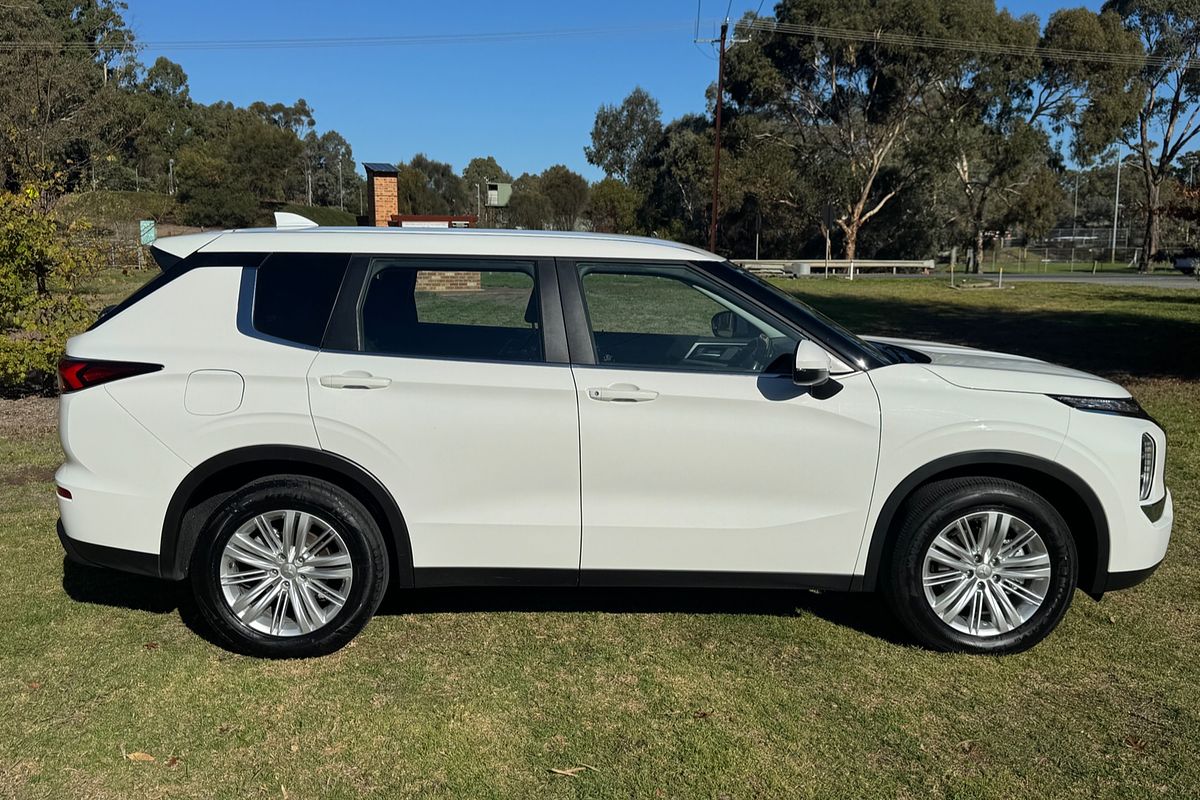 2024 Mitsubishi Outlander ES ZM