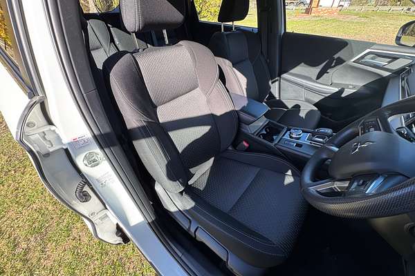 2024 Mitsubishi Outlander ES ZM