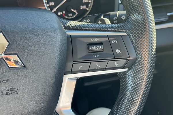 2024 Mitsubishi Outlander ES ZM