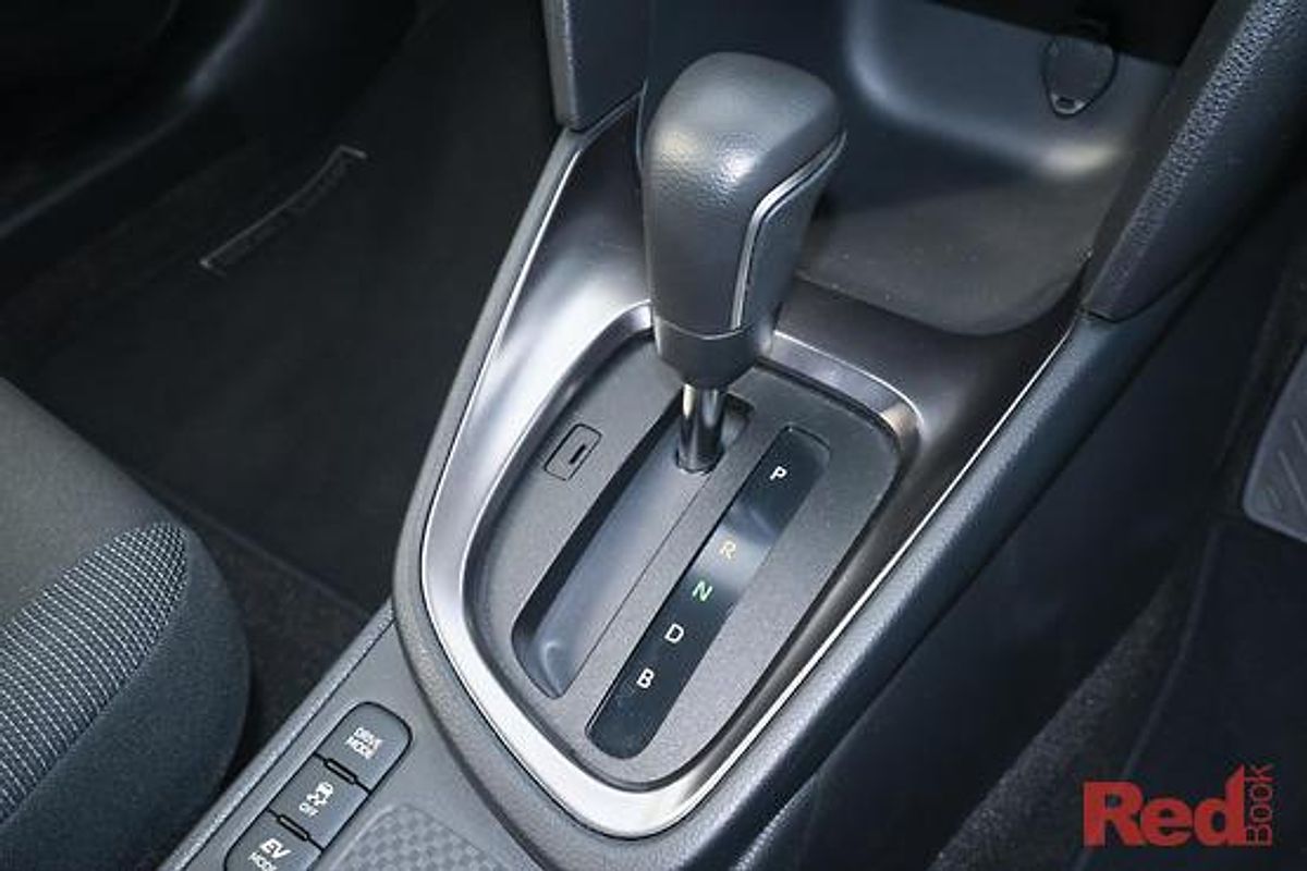 2025 Toyota Yaris Cross GXL MXPJ10R
