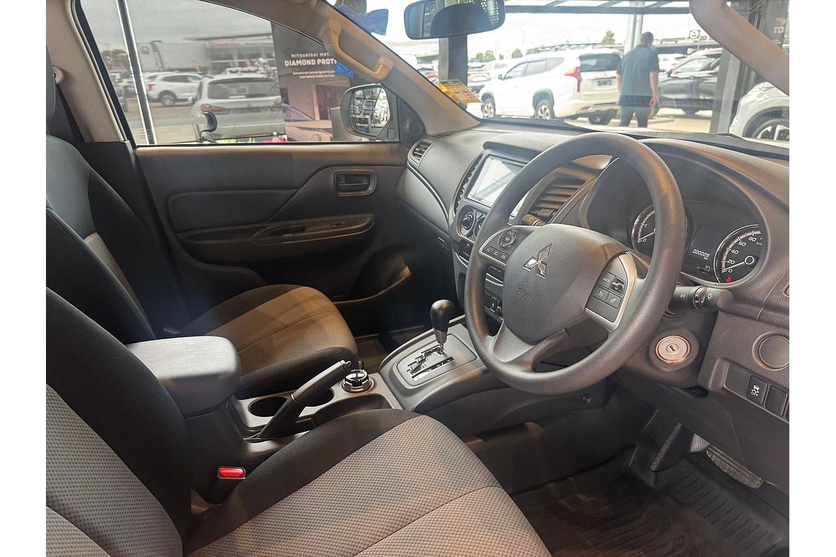 2023 Mitsubishi Triton GLX MR 4X4