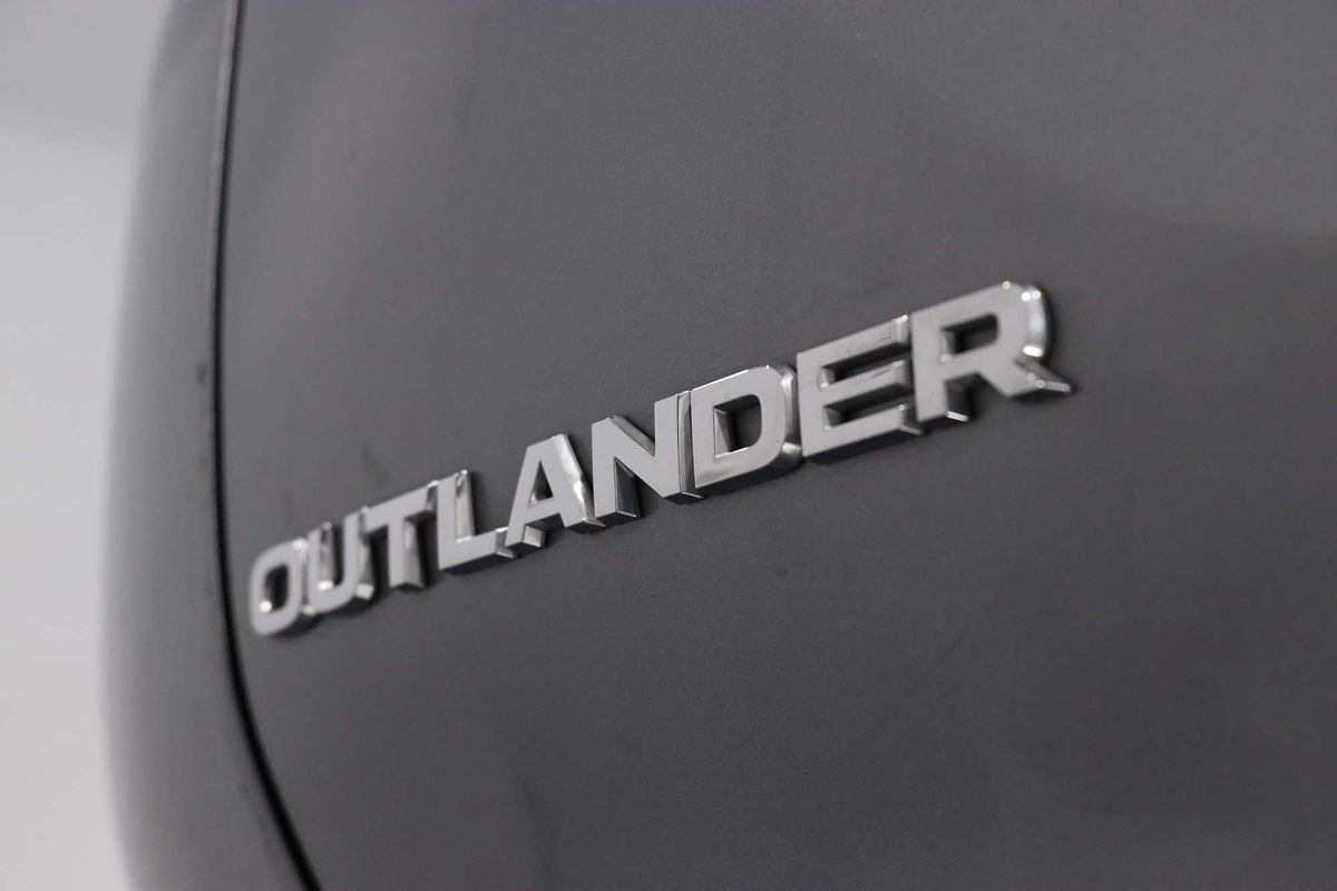 2023 Mitsubishi Outlander LS ZM
