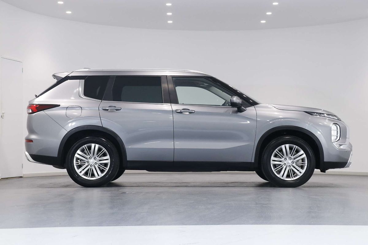 2023 Mitsubishi Outlander LS ZM