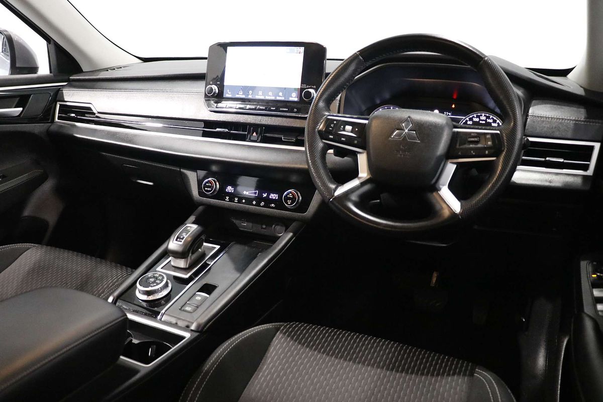 2023 Mitsubishi Outlander LS ZM