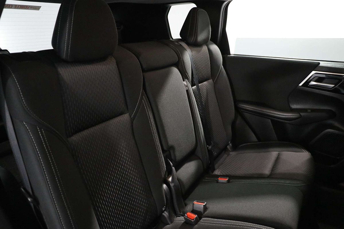 2023 Mitsubishi Outlander LS ZM