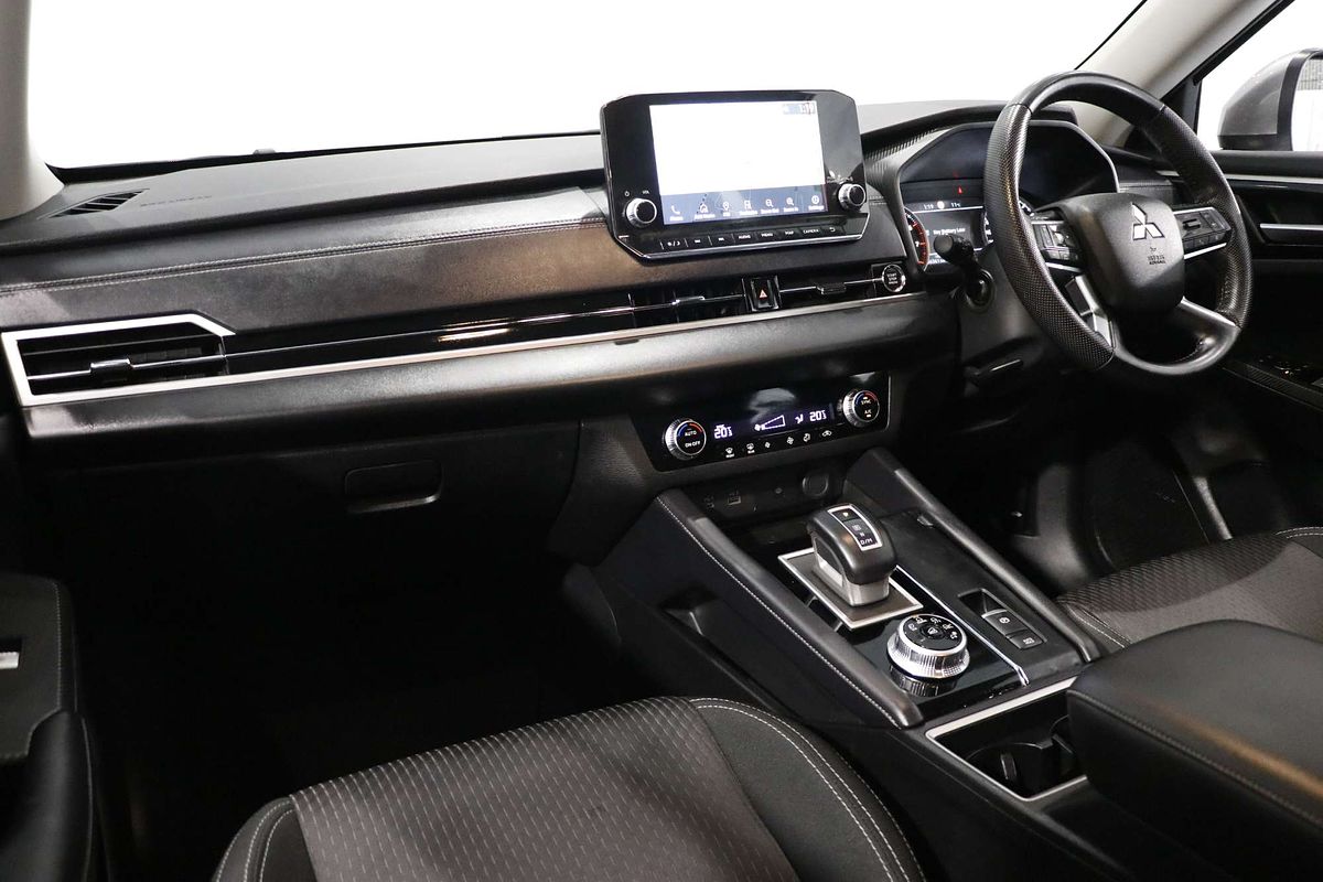 2023 Mitsubishi Outlander LS ZM