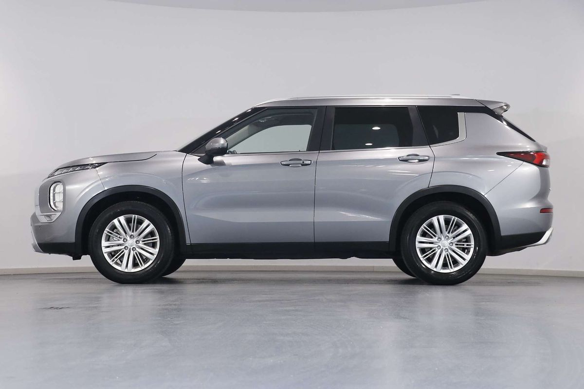 2023 Mitsubishi Outlander LS ZM