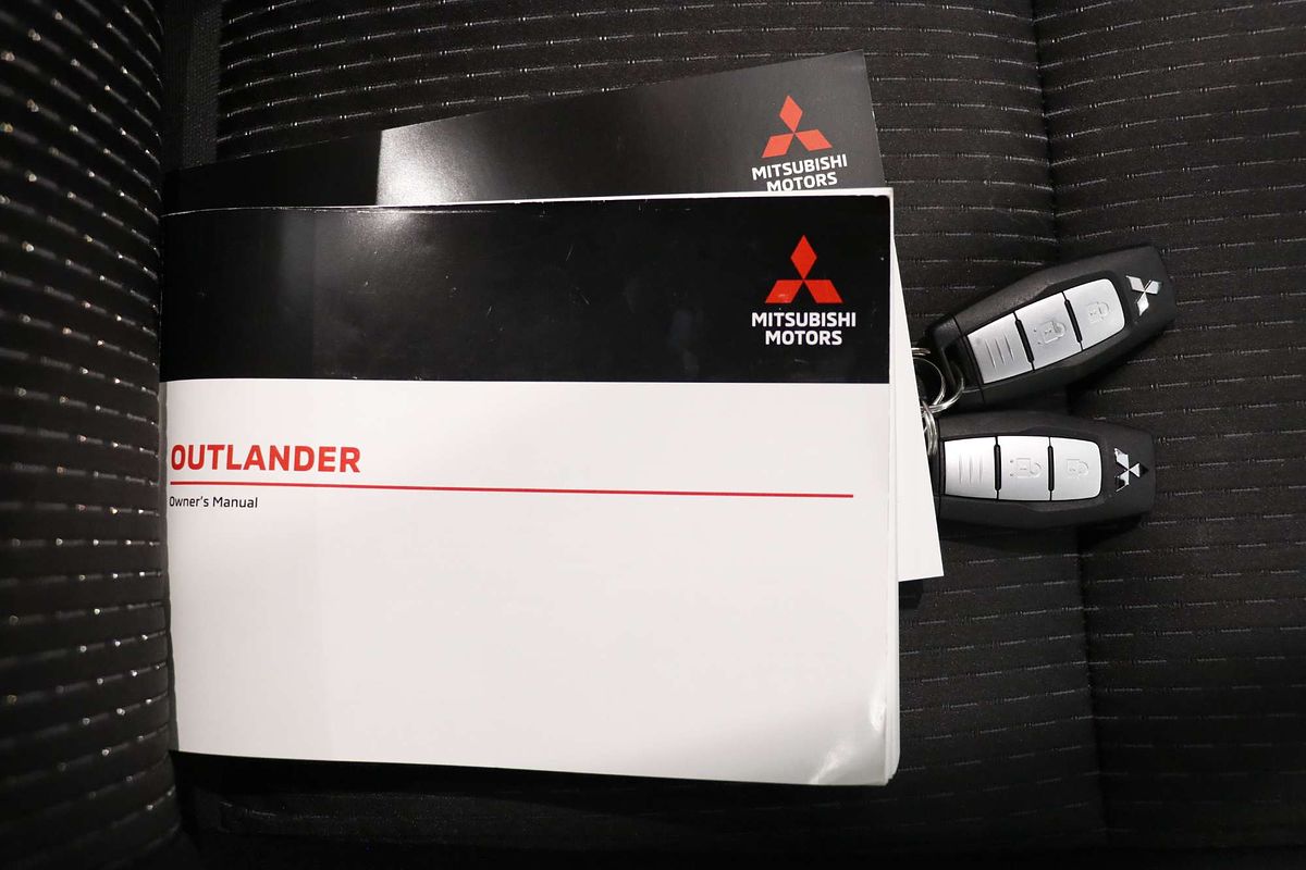 2023 Mitsubishi Outlander LS ZM