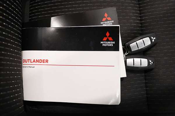 2023 Mitsubishi Outlander LS ZM