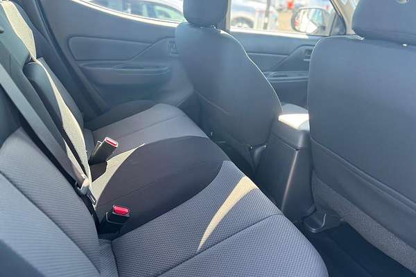2024 Mitsubishi Triton GLX MR 4X4