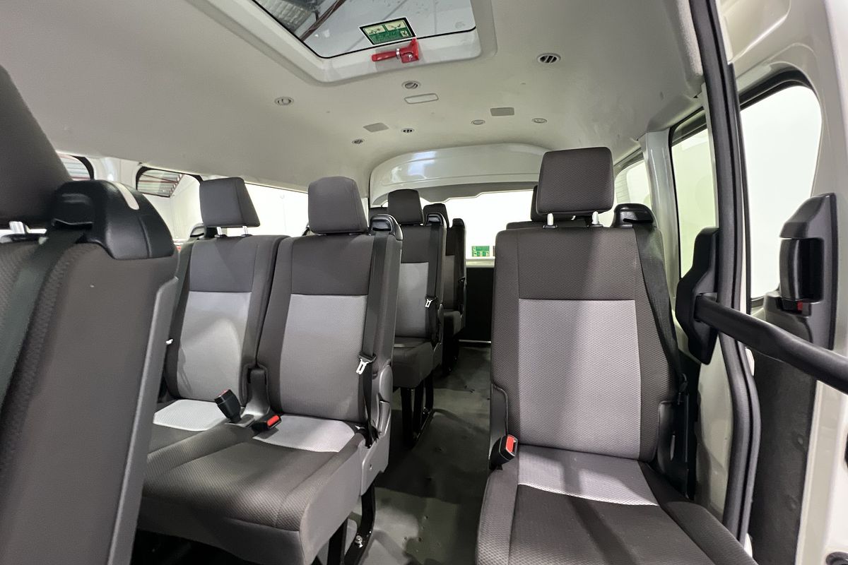 2022 Toyota Hiace Commuter GDH322R