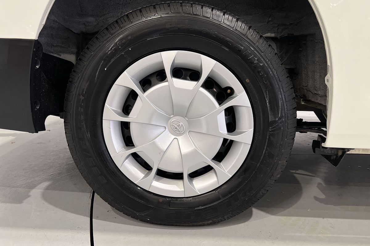 2022 Toyota Hiace Commuter GDH322R