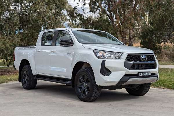 2024 Toyota Hilux SR GUN126R 4X4
